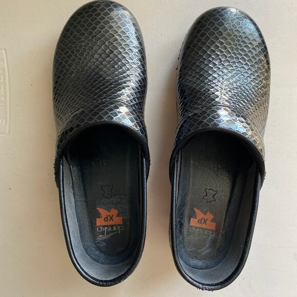 Dansko XP Black Anaconda Patent Leather Clogs Comfort Shoe Size 41 US 10.5-11 - Picture 2 of 13